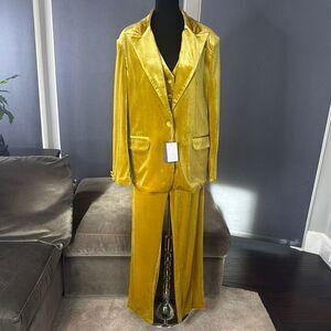 Women’s Gold 3-Piece Velvet Pant Suit Set Peak Lapel Size XL NWT